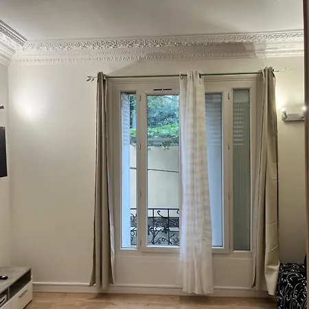 F2 De 35 M2 Idealement Situe A Apartment