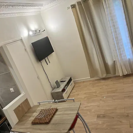 Apartment F2 De 35 M2 Idealement Situe A *