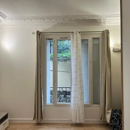 F2 De 35 M2 Idealement Situe A *